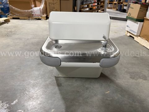 Drinking fountain