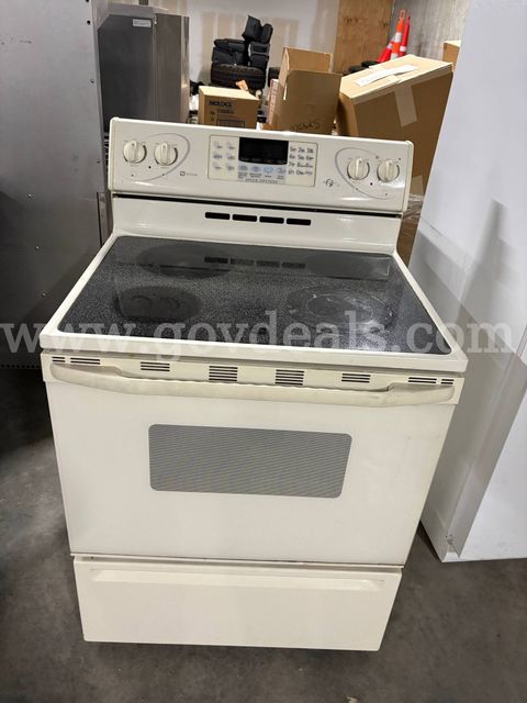 Maytag Accellis Electric Standing Range