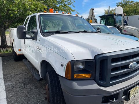 2007 Ford F-350 Super Duty XL DRW 4x4 Utility Truck