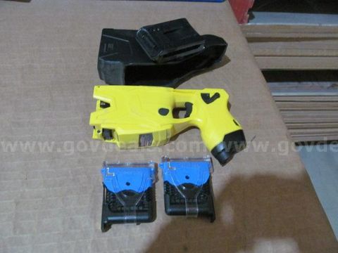 X2 Taser (Yellow) with Holster/Battery and Cartridges