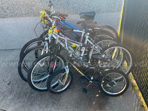 Six bicycles for report, parts or scrap