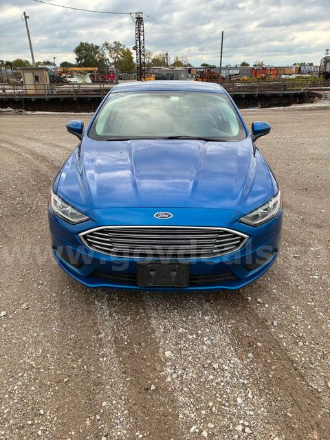Unit 17211 - 2017 Ford Fusion Hybrid SEDAN 4-DR, 2.0L I4, tires are P225/50R17