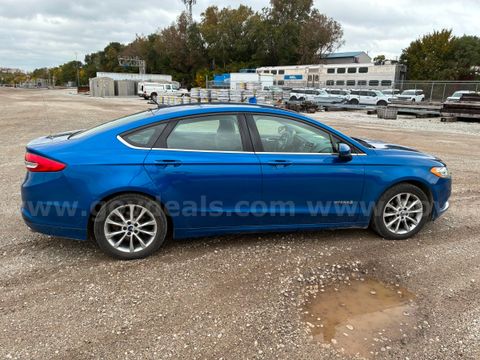 Unit 17224 - 2017 Ford Fusion Hybrid SEDAN 4-DR, 2.0L I4, tires are P225/50R17