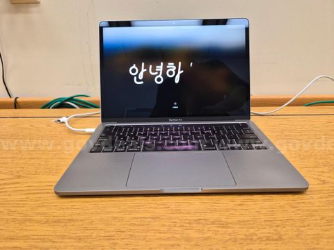 (1) MacBook Pro "Core i5" 1.4 13" 2020 2 TB 3• Memory: 8GB - [IU-NW]