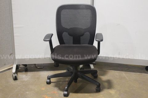 (1) Leixin Mesh Back Office Chair