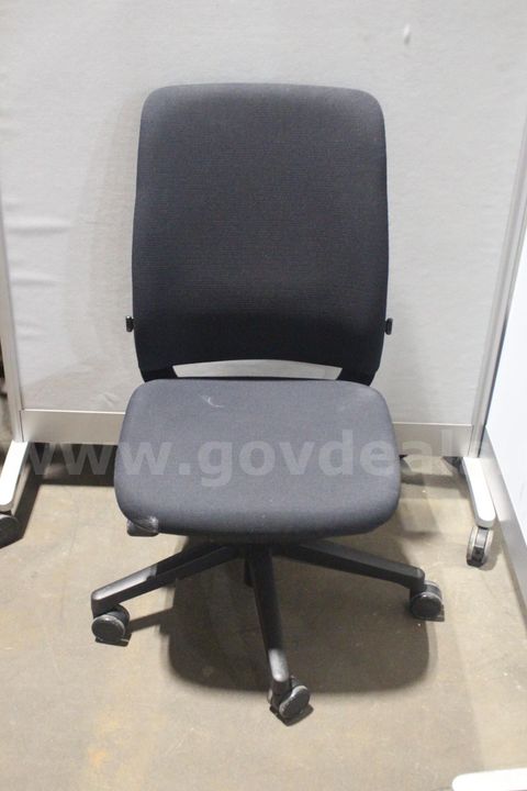 (1) Black Steelcase Rolling Office Chair