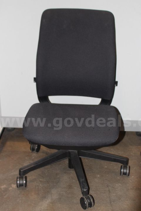 (1) Black Steelcase Rolling Office Chair