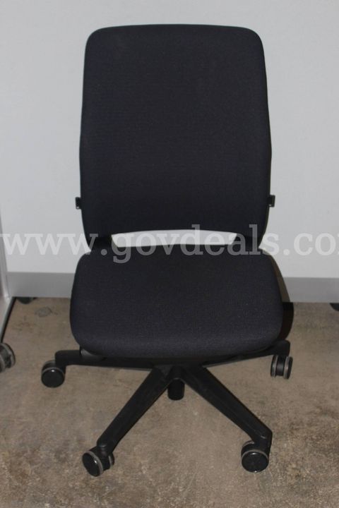 (1) Black Steelcase Rolling Office Chair