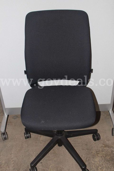 (1) Black Steelcase Rolling Office Chair
