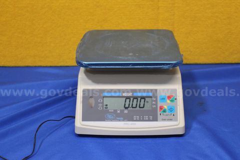 (1) Yamato Accu-Weigh PPC-200 Scale