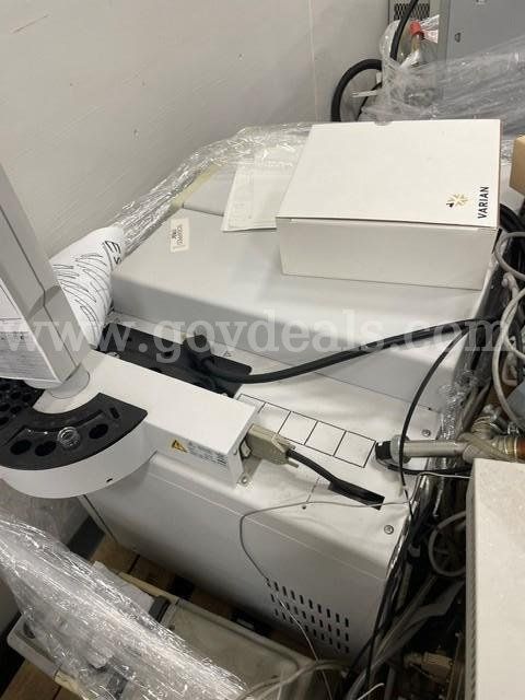 Varian CP-3800 Gas Chronatograph