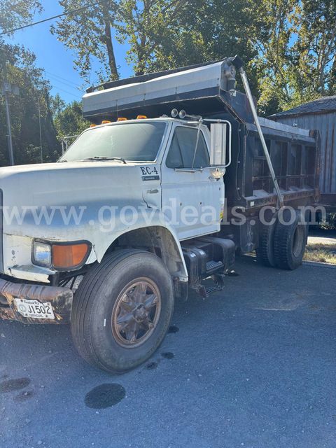 1997 Ford F800