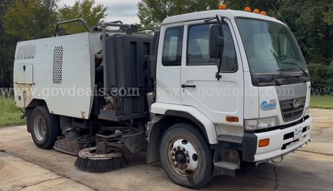 2010 Nissan UD3000