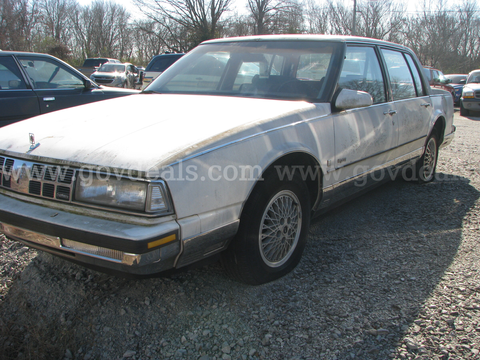 1989 Oldsmobile Regency - Abandoned