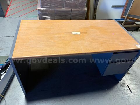 MSU Lot # 9320- Desk