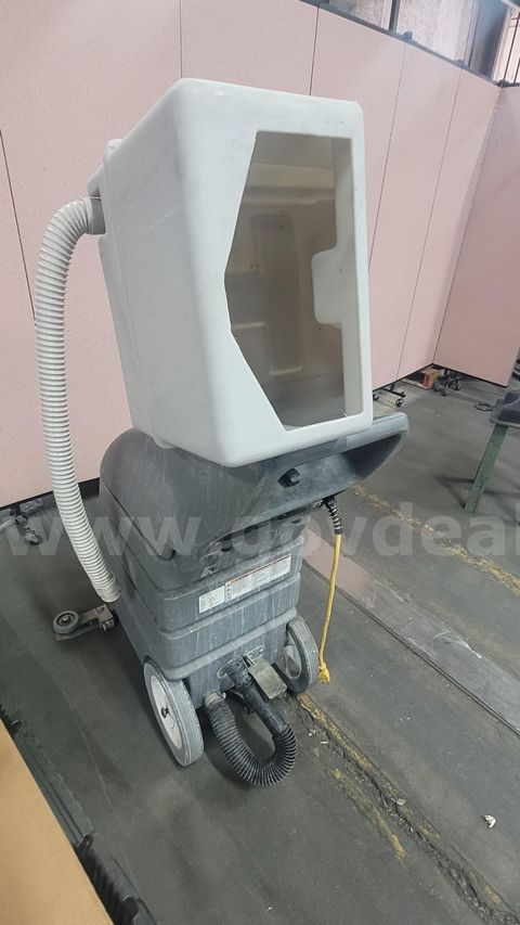 Tennant Wet And Dry Vacuum Cleaner **** (I)