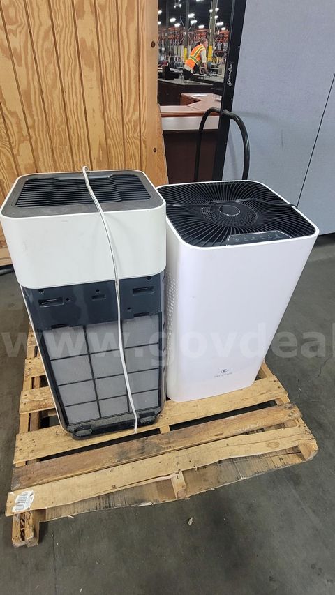 2 Units Air Purifier **** (I)