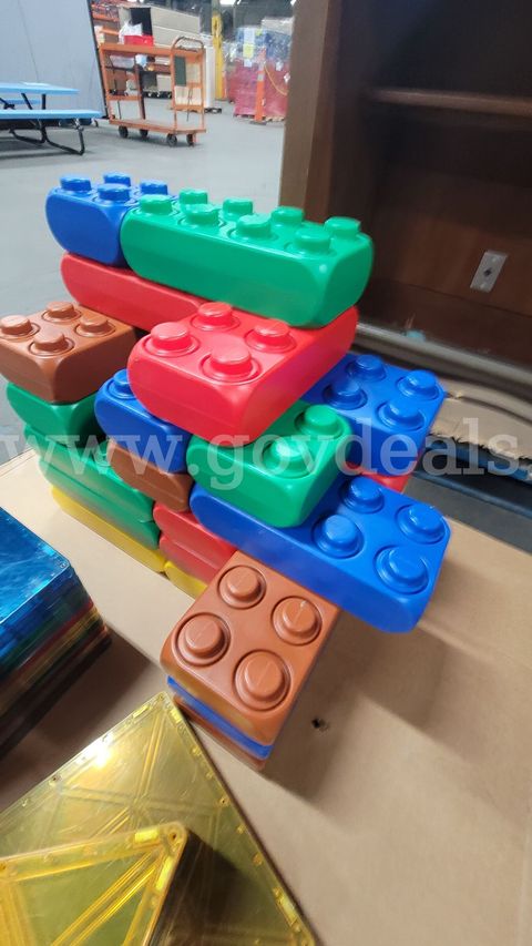 Jumbo Plastic Building Blocks & Magnetic Tiles **** (I)