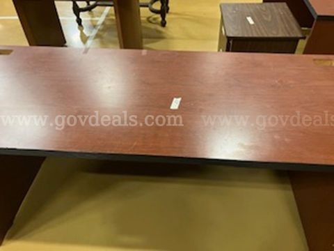 one large desk (AGO-HYCA)