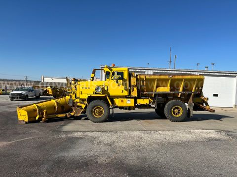 1982 FWD 3640 Series 4WD Snow Chassis Truck With Integrated Sander / Spreader