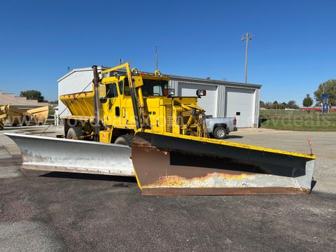 1982 FWD 3640 Series 4WD Snow Chassis Truck With Integrated Sander / Spreader