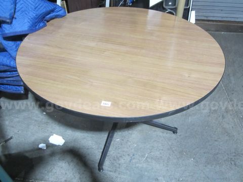 Round Table Lot 1005