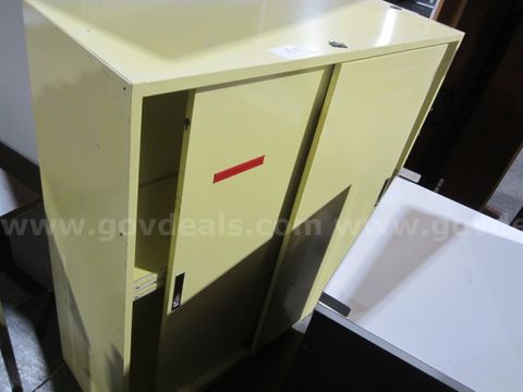 Metal Cabinet Lot 1016