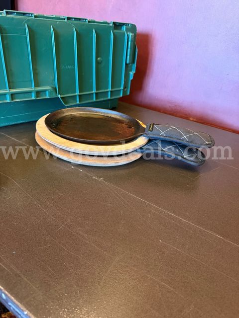Cast iron fajita pans
