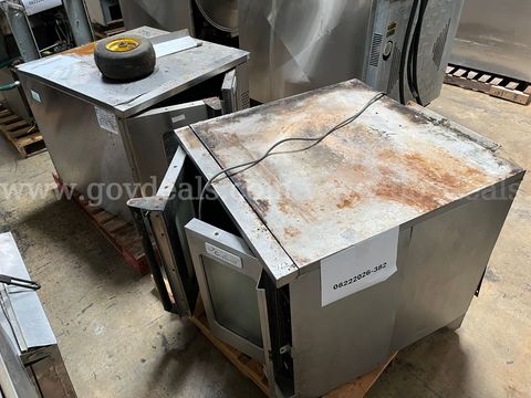 Lot of commercial ovens