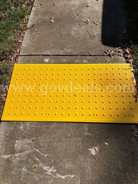 2x4 YELLOW ALERT CAST WARNING MATS