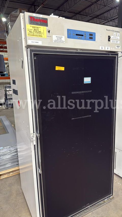Thermo Scientific 3950 Reach-In CO? Incubator, 29 cu.ft., 100/120V, Digital Controls, S/N 107408-2931