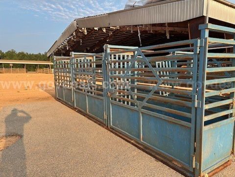 BUCKING CHUTES WITH LEFT and RIGHT HAND DELIVERY