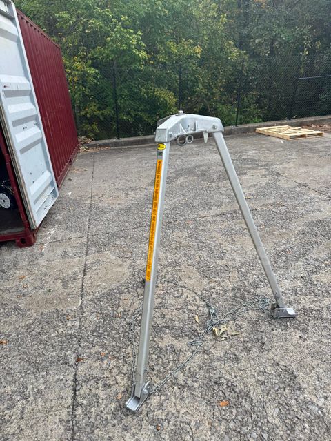 3M DBI-SALA Confined Space Aluminium Tripod 8000010