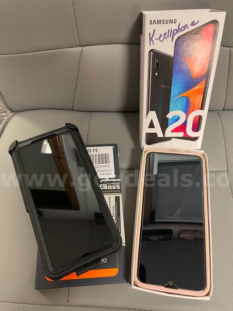 Lot of Samsung Galaxy phones