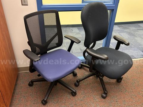 2 Used Office Chairs (WD-x124c)