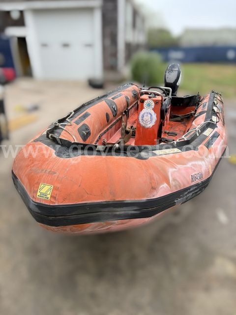 Single Lot of One (1) Zodiac Hurricane 530 & One (1) Evinrude 40HP Outboard Motor
