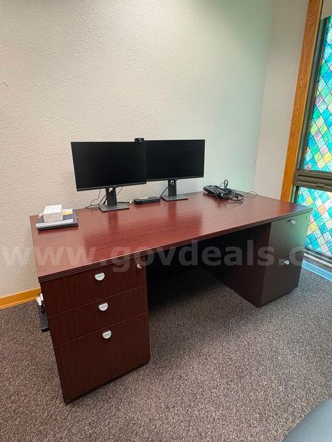 1desk ( desk area )