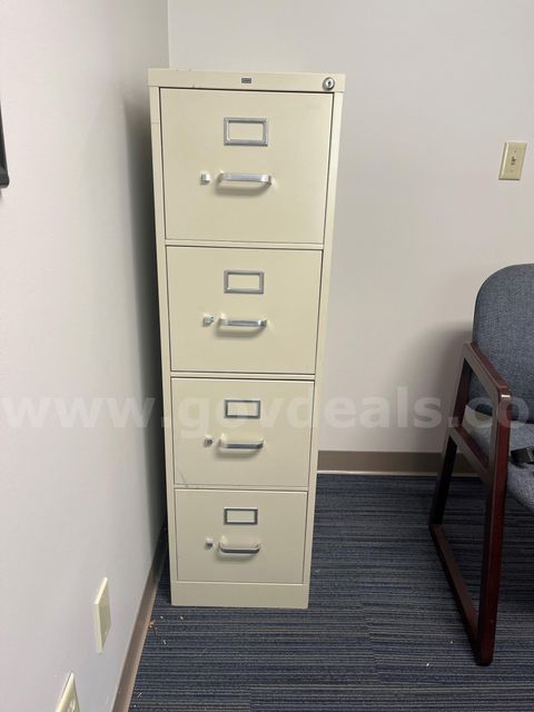 Regular Size Filing Cabinet - Cabinet opens, but will not lock. Key missing (NOTE - PICKUP AT CARMI, IL CAMPUS)