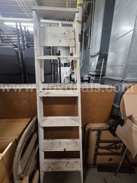 6' wood ladder
