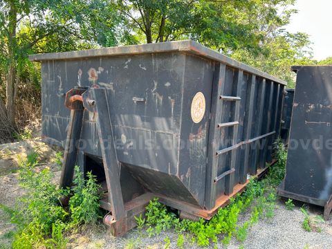 A Lot of 6 Dumpsters