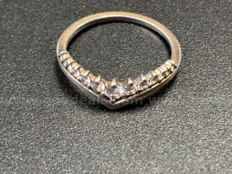 Silver Pandora Ring with clear stones