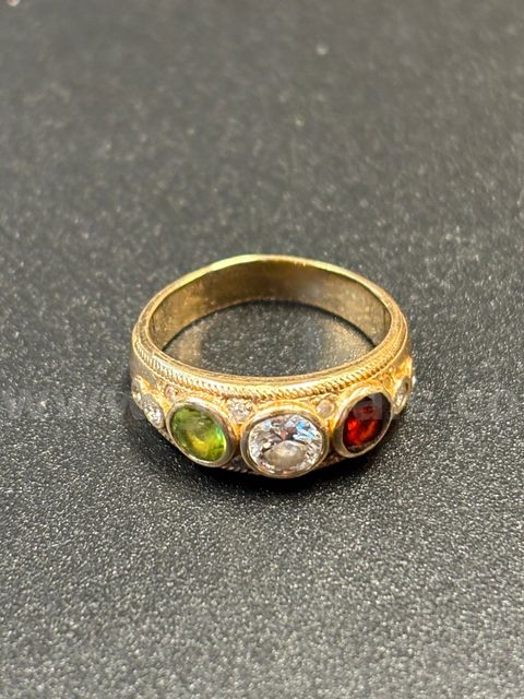 14K Gold Ring with 7 stones