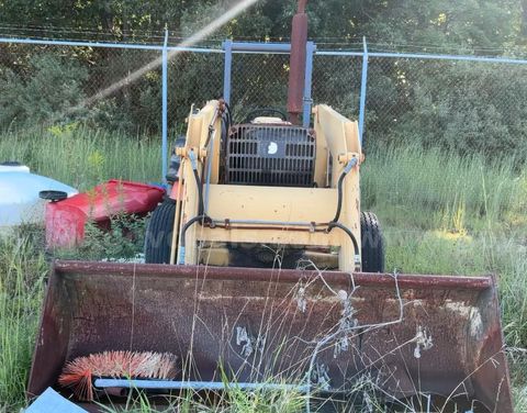 1995 FORD 345D TRACTOR w/BUCKET AND BOX GRADER