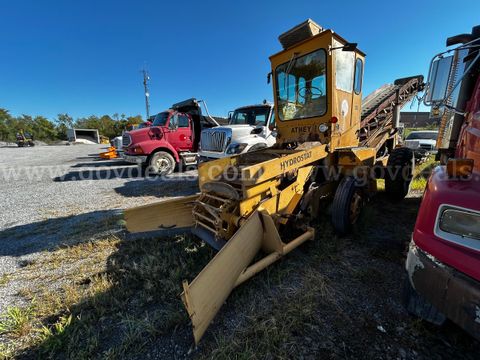 1987 Athey 712D Hydrostat Force Feed Loader with Gathering Auger