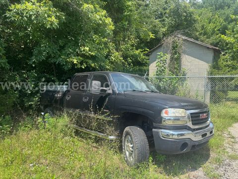 2003 GMC Sierra 2500HD Crew Cab Long Bed 2WD