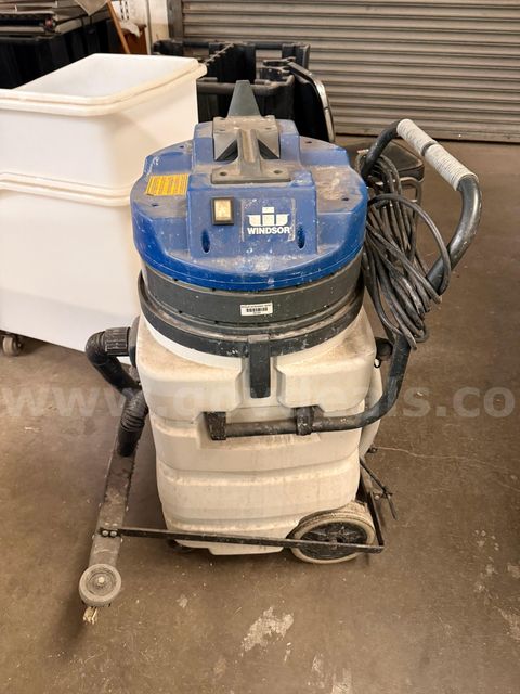 Shop vacuum