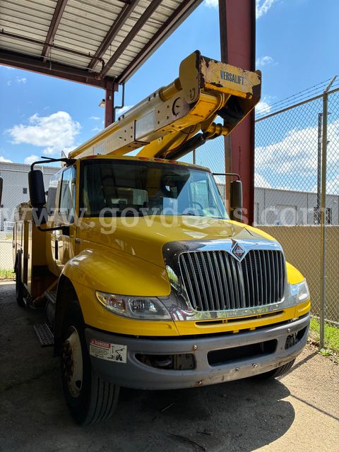 2009 Inhcl 4400 Bucket Truck