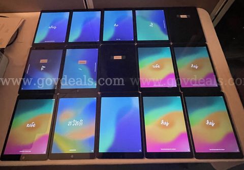 Apple Items iPads & MacBooks - Qty of 29 Items in this Lot (Will Pack to Ship for Extra Fee)