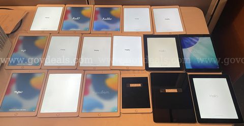 Apple Items iPads & MacBooks - Qty of 27 Items in this Lot (Will Pack to Ship for Extra Fee)