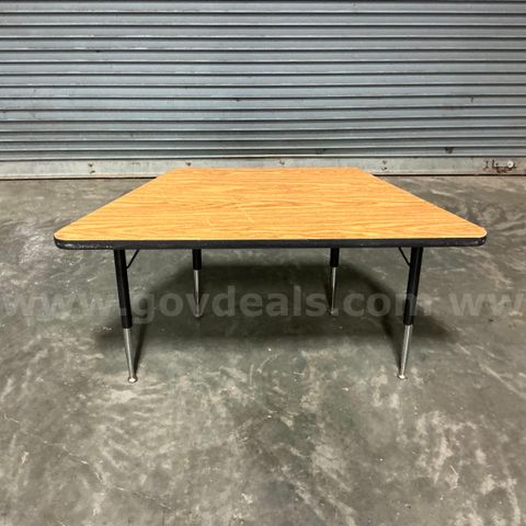 Table 47"W x 24"D x Adj Hght
